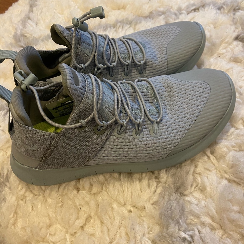 nike tennis shoes - Picture 2 of 4
